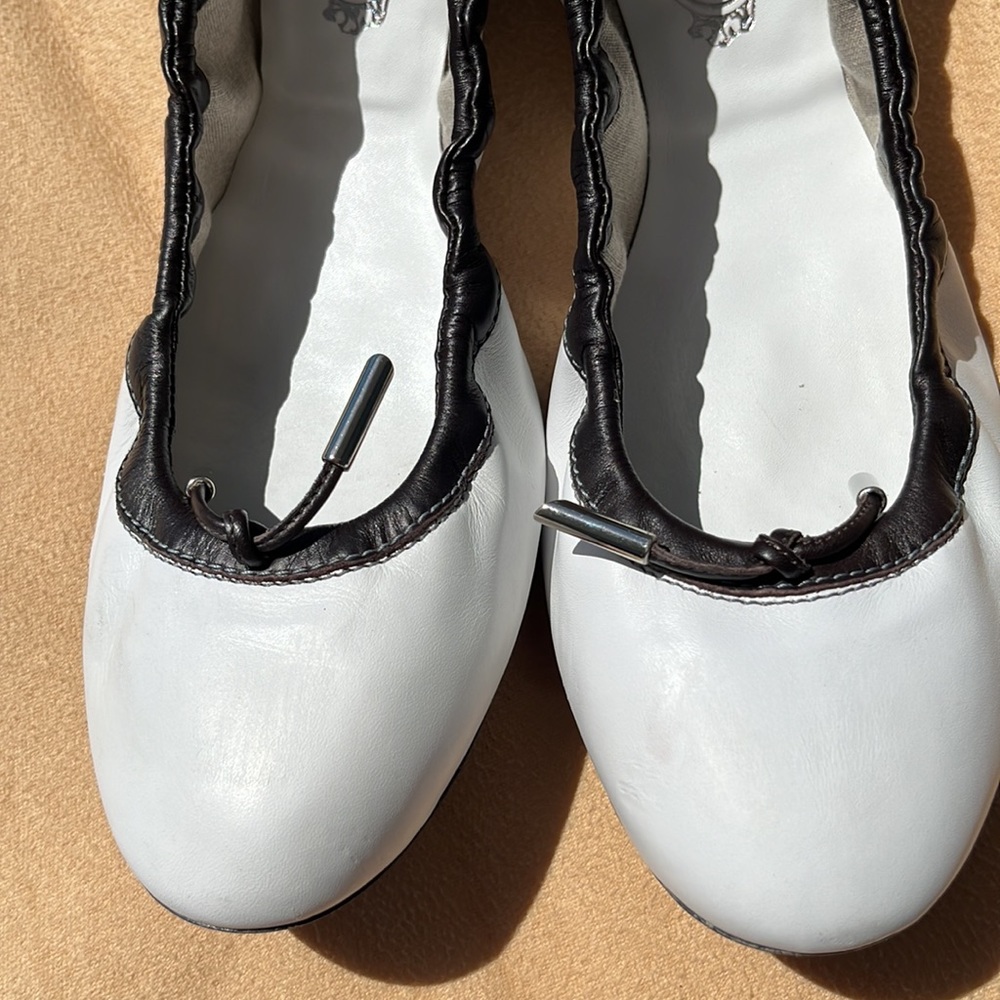 Tod’s White and Black Dee Laccetto Ballerina Flats - Picture 11 of 13